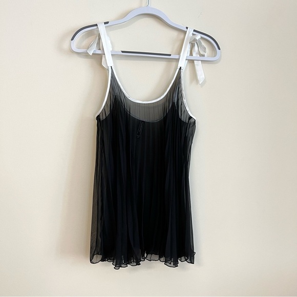 Victoria’s Secret Sheer Tie Slip - Picture 1 of 6